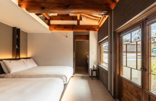 Sajik-dong Apartment | Luxury Hanok Retreat Dohyun