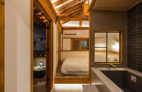 Gahoe-dong Villa | Luxury Hanok Warm Nest Retreat