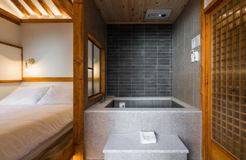 Gahoe-dong Villa | Luxury Hanok Warm Nest Retreat