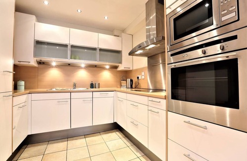 Grand Canal Dock House | Luxury Hideaway Mews, in the Heart of Dublin