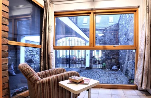 Grand Canal Dock House | Luxury Hideaway Mews, in the Heart of Dublin