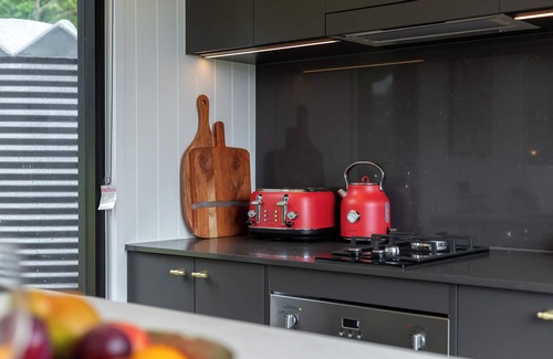 Palmwoods Cabin | Luxury Hinterland Tiny Home | Secluded Romantic Escape with Stunning Views
