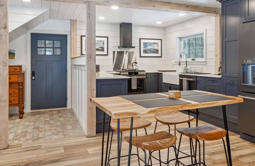 Brownsville Apartment | Luxury Home, Dog Suite - Rock Haven Carriage House