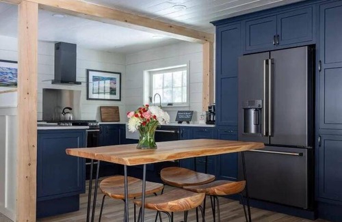 Brownsville Apartment | Luxury Home, Dog Suite - Rock Haven Carriage House