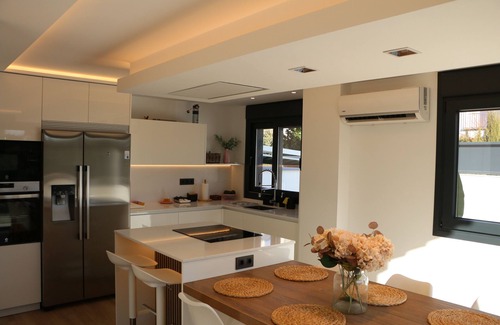 Peligros Ski Chalet | Luxury Home in Granada with Private Pool