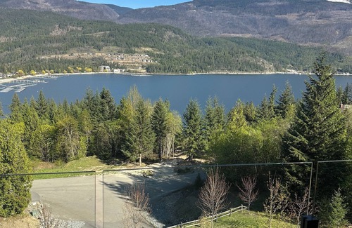 Sicamous House | Luxury home in Sicamous, overlooking Mara lake in the Shuswap