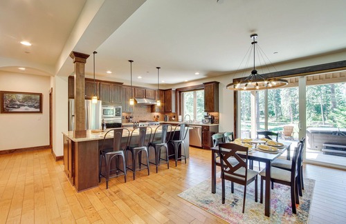 Cle Elum House | Luxury Home in Suncadia Hot Tub + Fire Pit!