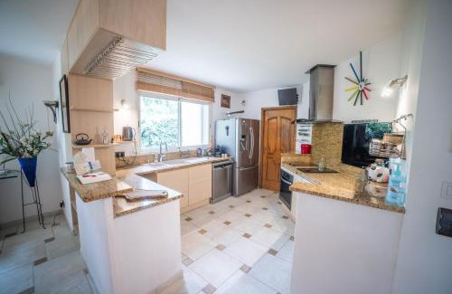 Montferrier-sur-Lez Villa | Luxury Home -Villa-Piscine-Jacuzzi-Famille-Table de billard - Top Pros ServicesConciergerie
