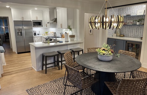 Oxford House | Luxury Home - Walk to Grove and Square - Outdoor Patio Seating