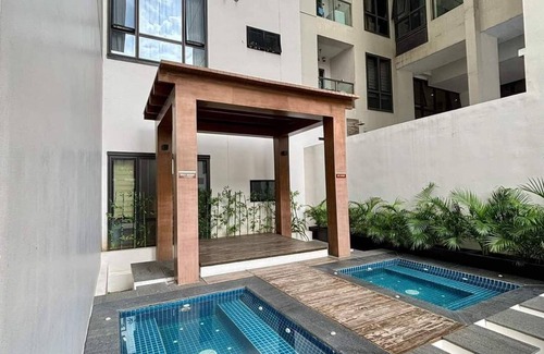 Legazpi Village Condo | Luxury Hotel Condo 10minutes walked to Glorieta Mall, Landmark & One Ayala