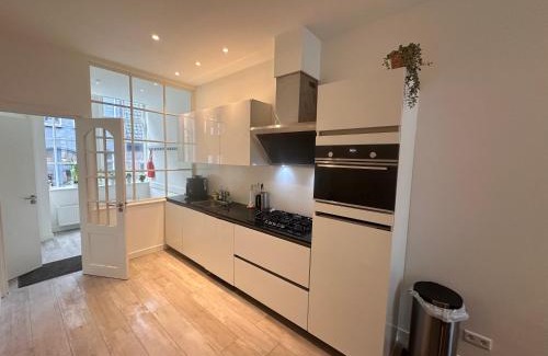 De Weteringschans Apartment | Luxury House With 2 Private Independent Studios 120 m2 Near LEIDSEPLEIN CITY CENTRE AMSTERDAM - Paid Parking Possibilities Nearby
