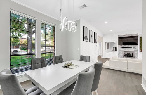 Far North Dallas House | Luxury House with Heated Pool and Spa, 4 Bedrooms, 2.5 Bathrooms