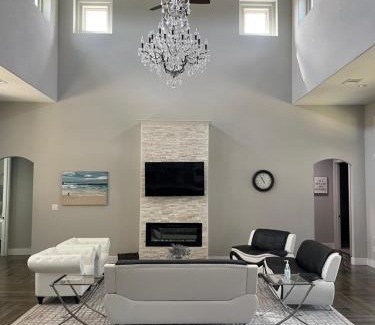 Horseshoe Bay West House | Luxury in Spacious Home