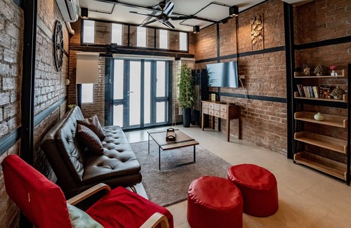 Chang Phueak Condo | Luxury Industrial Flat 5 Mins from Nimman