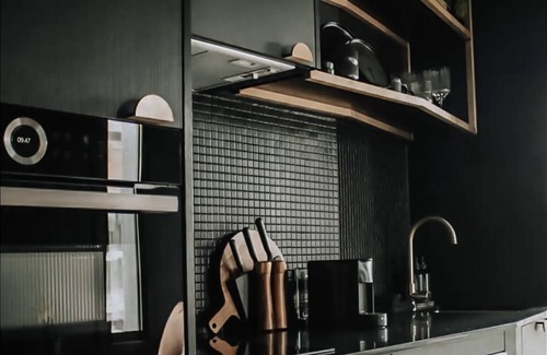 Braddon Apartment | Luxury, jungle-themed micro-apartment. 300m to tram stop. Walk to Lonsdale St.