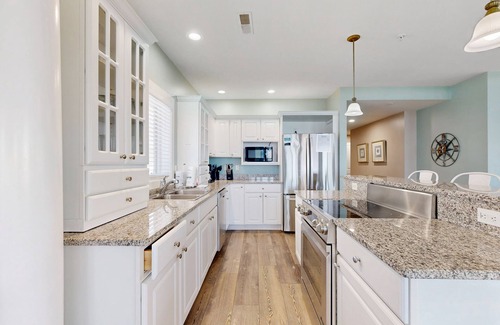 Midtown Ocean City House | Luxury Key Largo Penthouse w/Ocean View, WiFi, AC, W/D - 1/2 Block to Beach