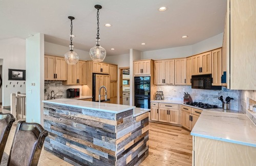 Elk Crossing House | Luxury Keystone River House w/Hot tub & Mtn Views