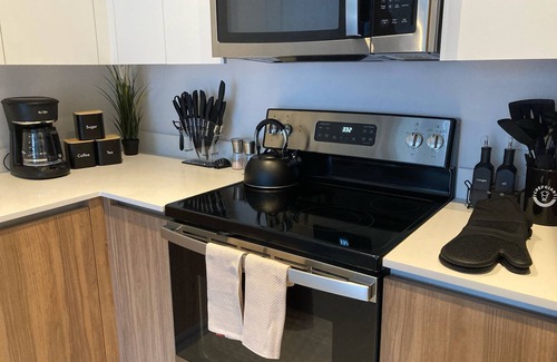 Flagler Village Apartment | Luxury king Suite Near Las Olas, Wi-Fi, Views, High Ceilings, & Balcony