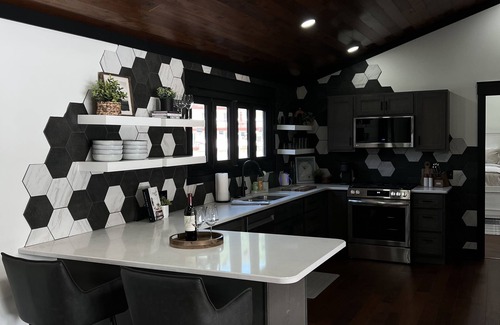 Waverly House | Luxury Lakefront 2BR, 3BA – Hot Tub, Firepit, Lake Views & Private Access!