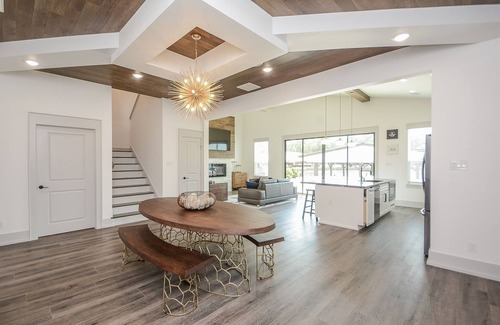 Willis House | Luxury Lakefront Home with Boat dock and Kayaks