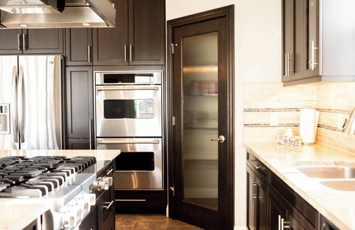 Southeast Calgary Villa | Luxury Lakefront house for all occasions, 90 mins drive to Banff, Pet friendly.