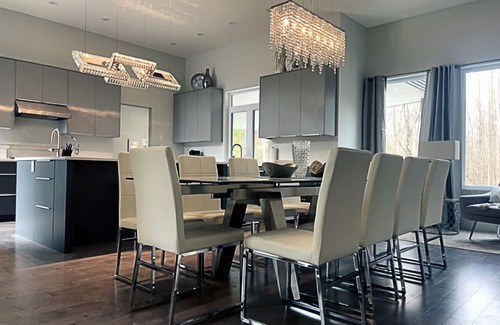 Georgian Bluffs House | Luxury Lakehouse in Georgian Bluffs just steps from Francis Lake. .