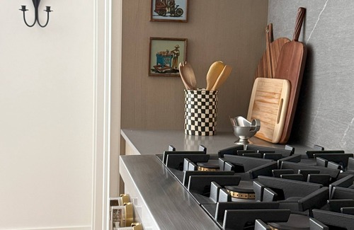 South Pandosy Condo | Luxury Lakeside Escape – Brand New 2 bed/2 bath Furnished Condo, patio to pool!