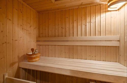 Wanaka Apartment | Luxury Lakeview on Ardmore with Sauna