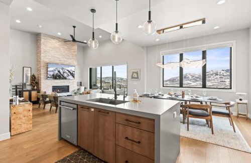 Hideout House | Luxury Lakeview Retreat A Jordanelle Gem in Hideout, Utah