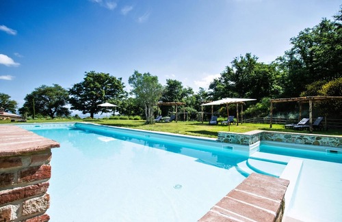 Torrita di Siena Apartment | Luxury Large Apt in Siena Resort at Eagle