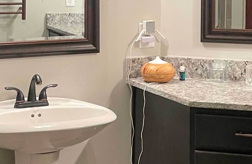 Coopertown Cottage | Luxury Large Group Cottage: 30 Min to Nashville!