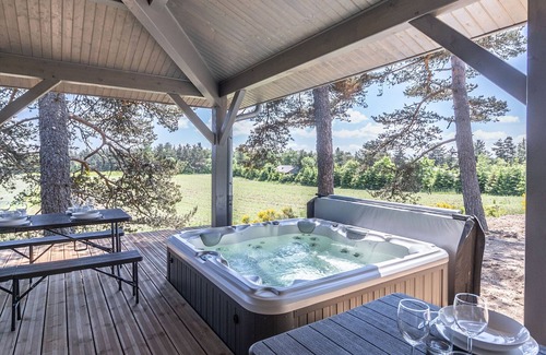 Le Chambon-sur-Lignon Cottage | Luxury Lodge on Golf Course with Private Hot Tub, Pool & Gym Access