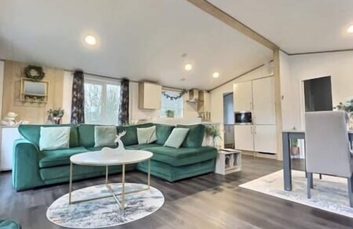 Carnforth Cabin | Luxury Lodge with Lake View and Hot Tub