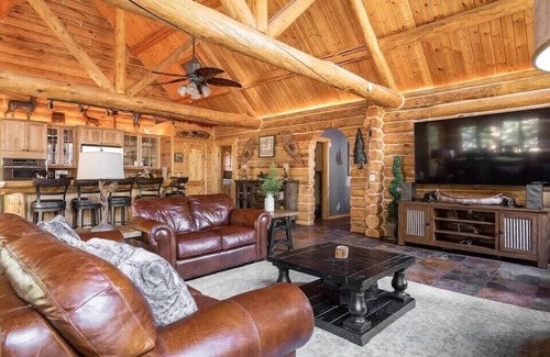 Evergreen Estates Cabin | Luxury Log Cabin ~ with game room minutes away from Snow Summit Slopes