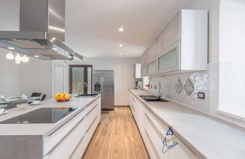 Fiorini Villa | Luxury Mediterranean 4-BR Villa for 8 with Sauna and Heated Pool