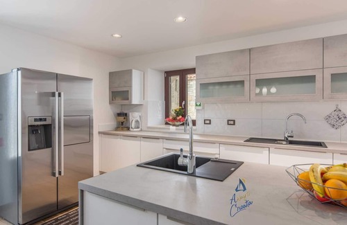 Fiorini Villa | Luxury Mediterranean 4-BR Villa for 8 with Sauna and Heated Pool