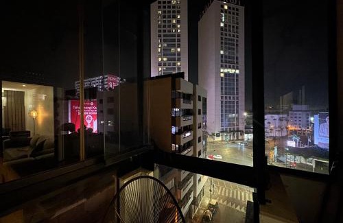 Gauthier Apartment | Luxury Modern Apartment in the Heart of the City with Balcony Overlooking Twin Towers