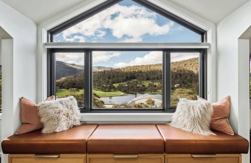 Lake Crackenback Ski Chalet | Luxury Mountain Chalet one of Crackenback's best