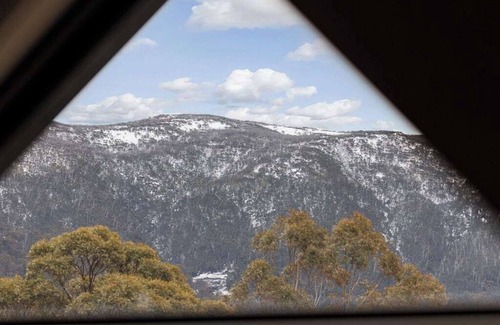 Lake Crackenback Ski Chalet | Luxury Mountain Chalet one of Crackenback's best