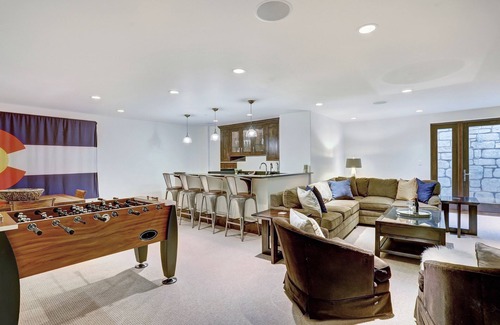 Vail Condo | Luxury Mountainside 5BR halet in Vail Village by RedAwning - Save 20% on 7+ Nights!