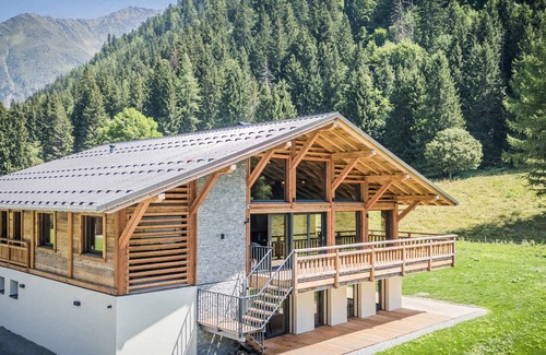 Chamonix-Mont-Blanc Ski Chalet | Luxury new 450m² chalet with spa and parking in Argentière