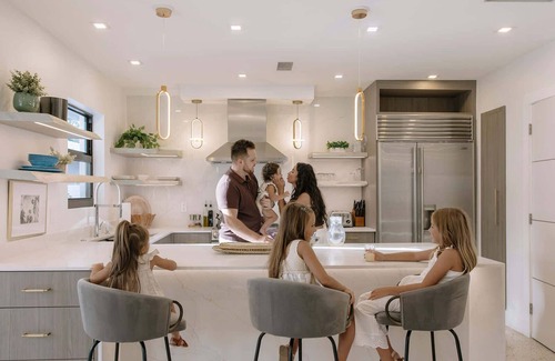 North Corals House | Luxury Oasis~Min to Beach~Fire Pit~Heated Pool