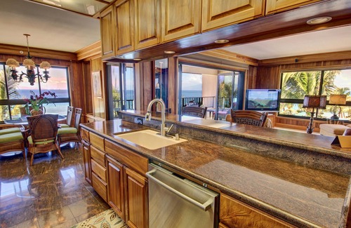 Kaanapali Condo | Luxury Oceanfront Kaanapali Alii - Oversized 2 BD/2 BA Condo