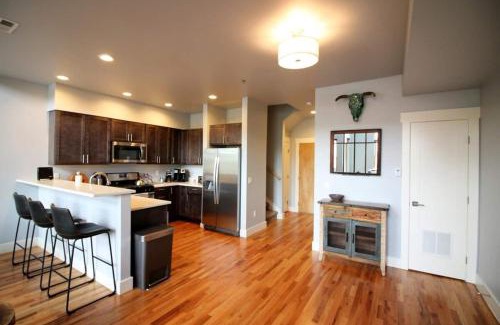 Salida House | Luxury On The River, Downtown River Balcony Str513