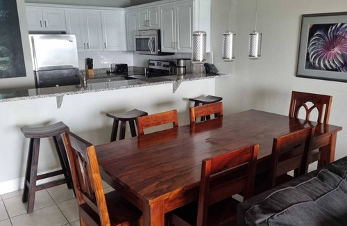 Colliers Bay Resort | Luxury One Bedroom King Penthouse Condo @ Beachfront Resort in East End