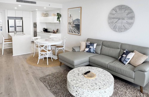 Broadbeach Apartment | Luxury Oracle Tower 2 Ocean Views 2BR Lvl33