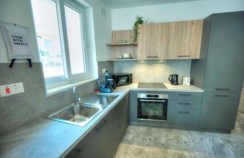 Msida Apartment | Luxury penthouse with jacuzzi on sun terrace APIC1-2