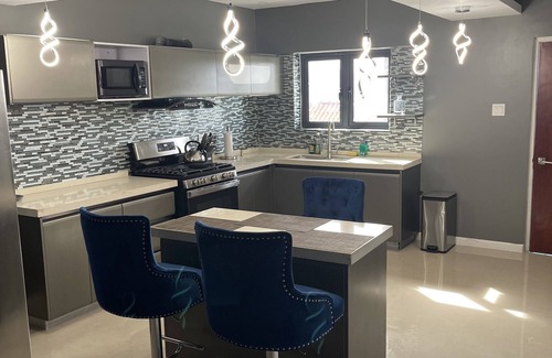 West Gate Hills Condo | Luxury Penthouse Oasis Hideaway