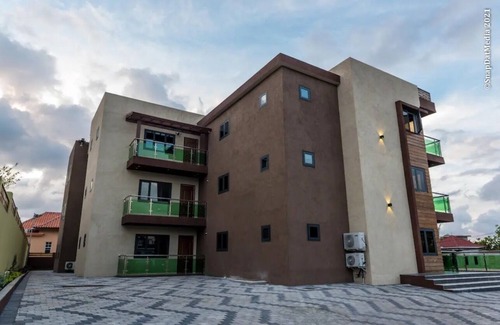 West Gate Hills Condo | Luxury Penthouse Oasis Hideaway