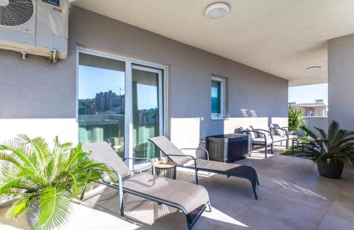 Mejasi Apartment | Luxury penthouse Papic with jacuzzi & the view